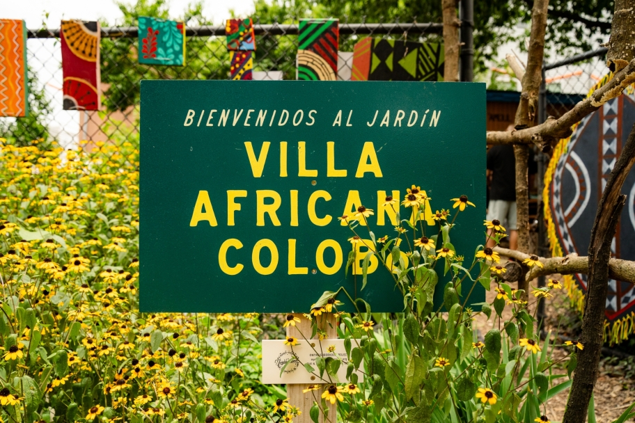 villa africana colobo gardens welcome sign