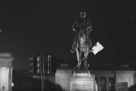 statue